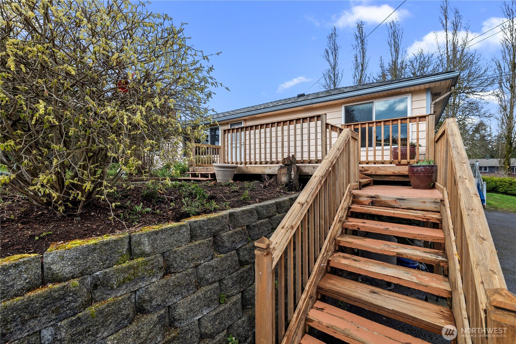 15 76th Street Southwest Everett, WA 98203 - Photo 37 of 39 a view of a balcony with wooden floor and fence