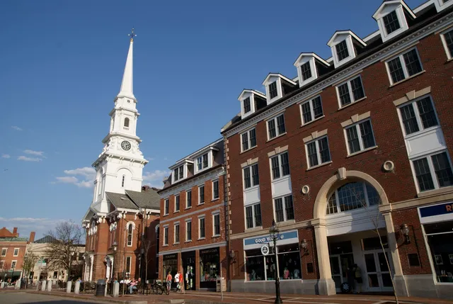 $3,200 | 25 Pine Street, Rye, NH 03870