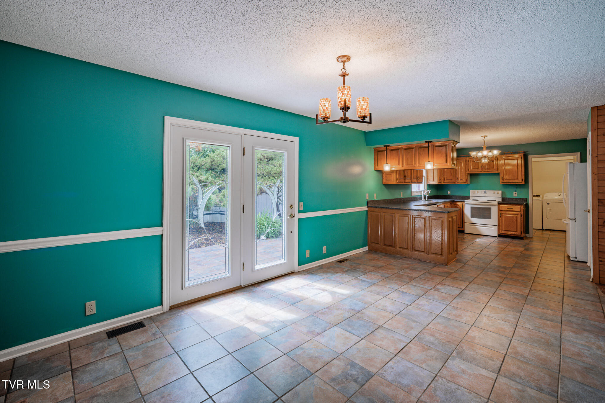 146 El Bowers Road Elizabethton, TN 37643 - Photo 6 of 40 1R9A7562-HDR