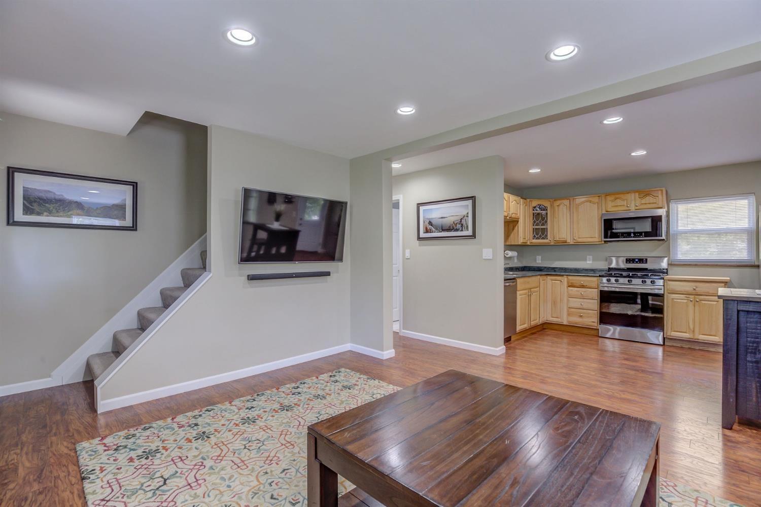 8306 Cheviot Road Cincinnati, OH 45239 - Photo 7 of 38 Gallery Image 7