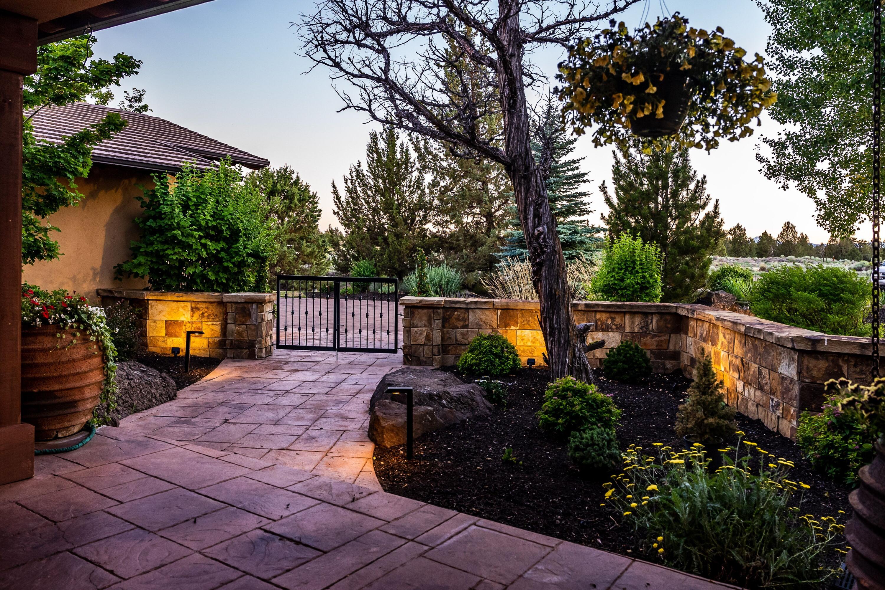65904 Fazio Ln Bend Bend, OR 97701 - Photo 54 of 63 Front Courtyard Entrance