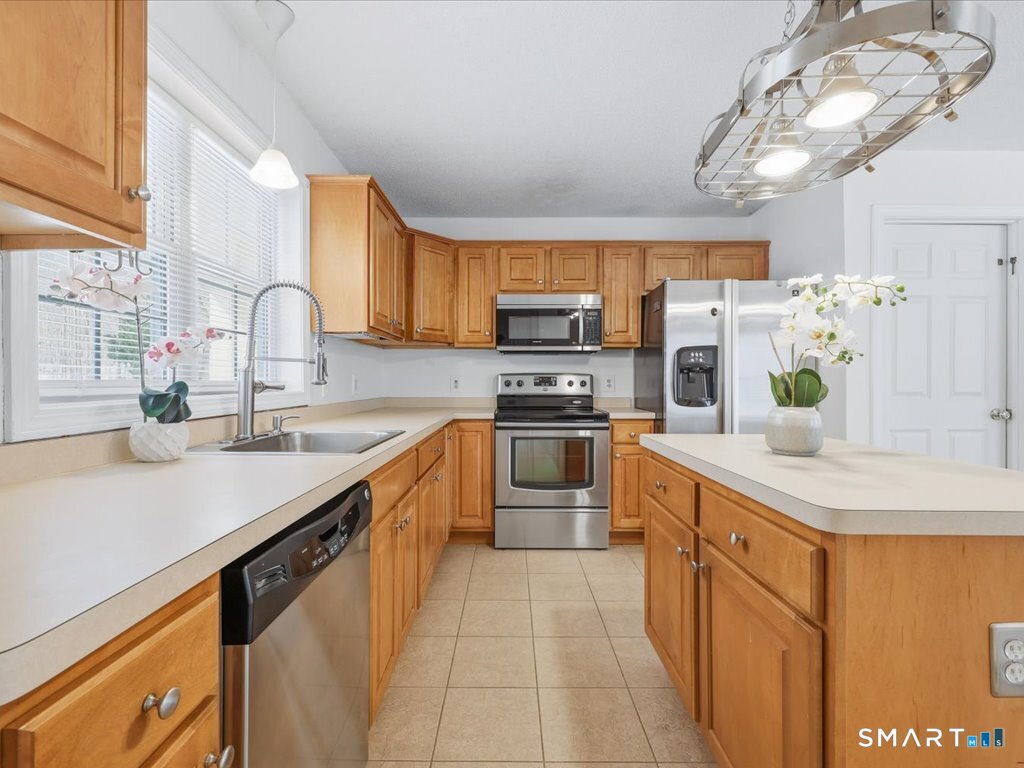 24 Fairway Drive, Unit 9 Ledyard, CT 06339 - Photo 8 of 28