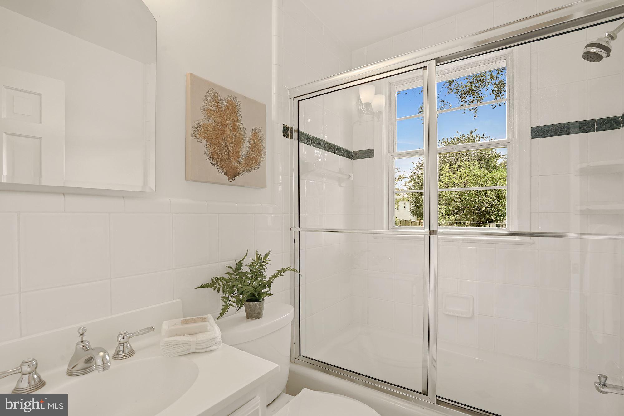 5622 Knollwood Road Bethesda, MD 20816 - Photo 22 of 37 Full Bathroom with New Vanity Lighting