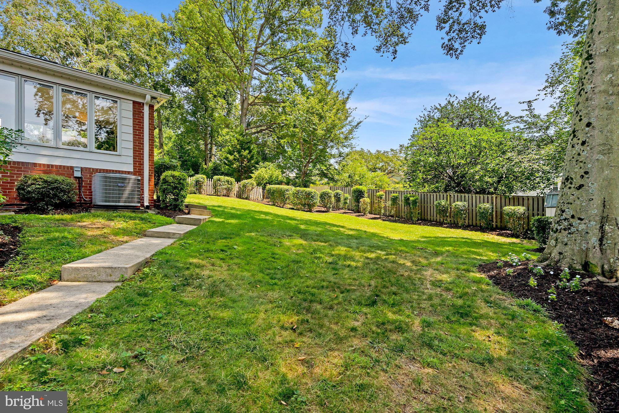 5622 Knollwood Road Bethesda, MD 20816 - Photo 30 of 37 Expansive Lawn