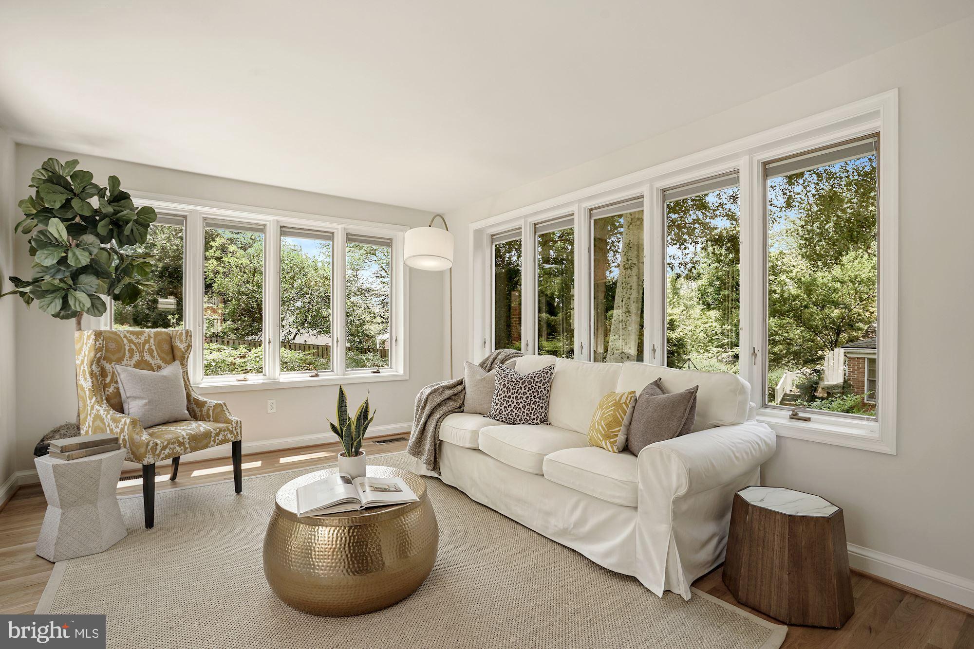5622 Knollwood Road Bethesda, MD 20816 - Photo 5 of 37 Family Room with Gleaming New Wood Floor