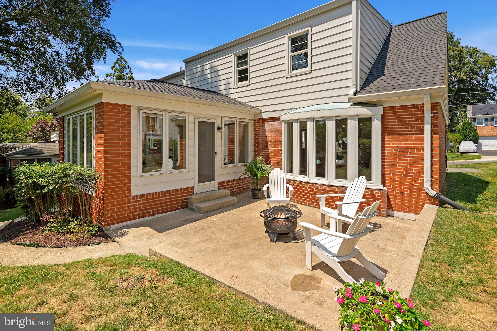 5622 Knollwood Road Bethesda, MD 20816 - Photo 7 of 37 Patio for Gathering