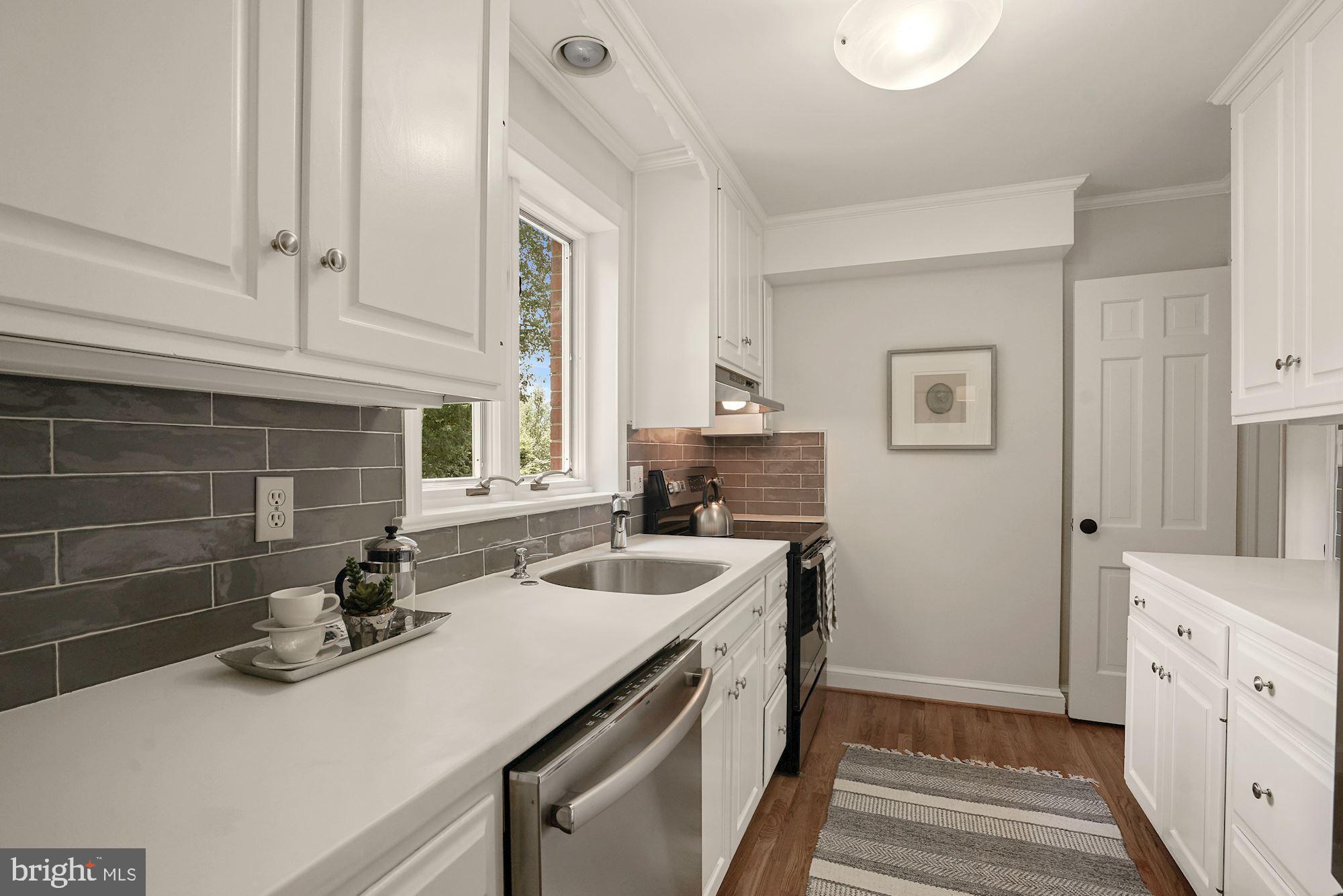 5622 Knollwood Road Bethesda, MD 20816 - Photo 8 of 37 Updated Kitchen