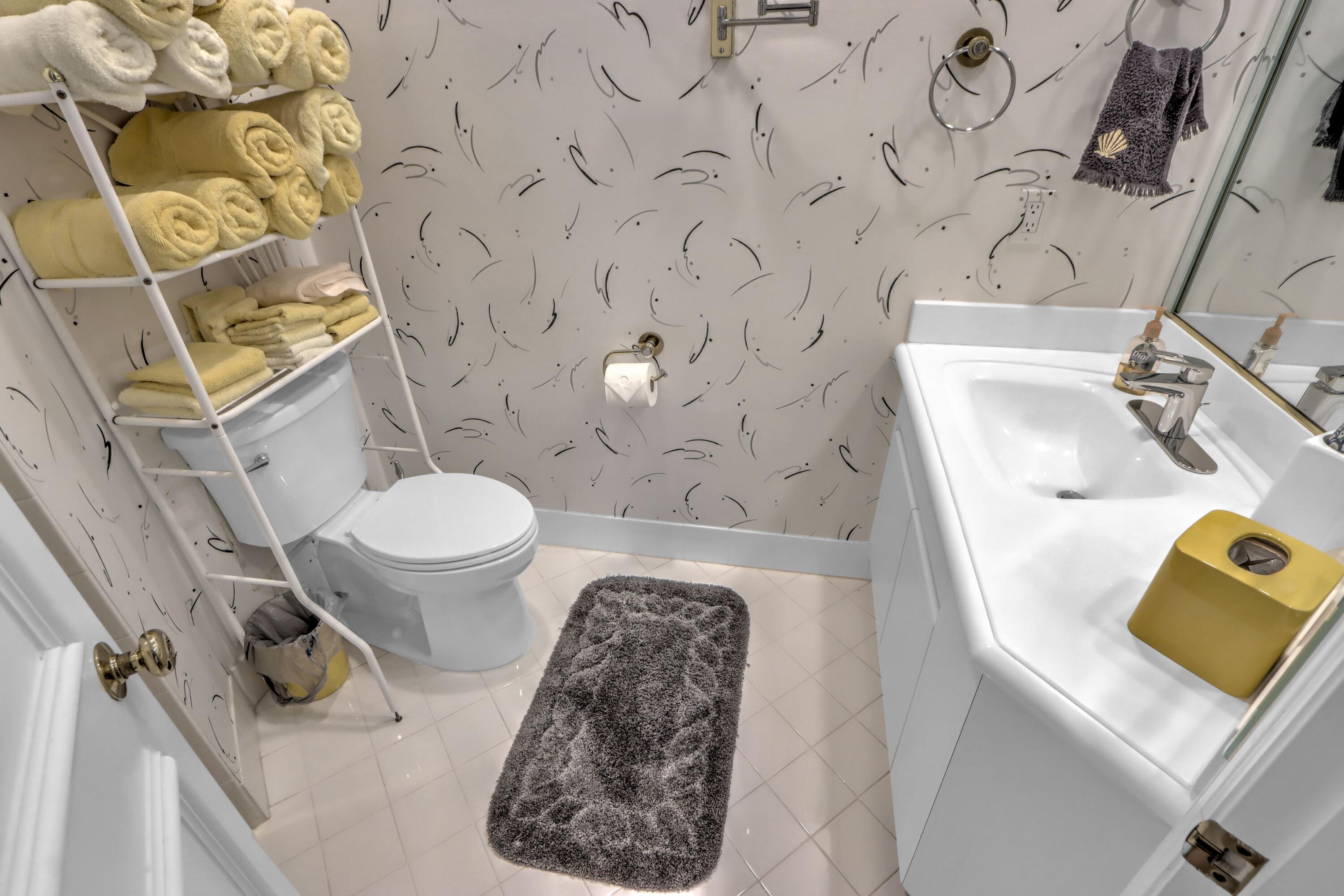 3510 Northwest Clubside Circle Boca Raton, FL 33496 - Photo 21 of 41 Bathroom for Bedroom 4