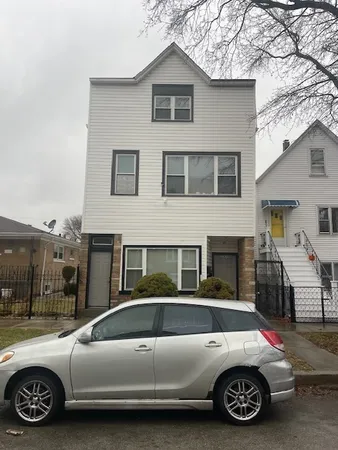 $1,000 | 2438 West 45th Place, Unit 1F, Chicago, IL 60632