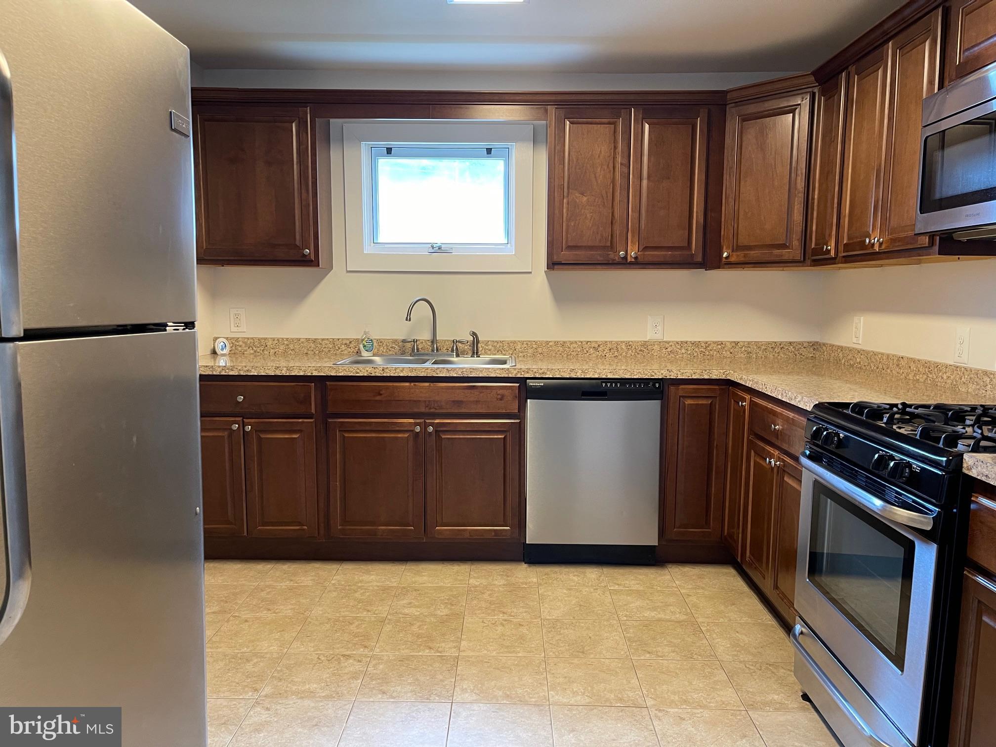 241 E Street Carneys Point, NJ 08069 - Photo 19 of 29