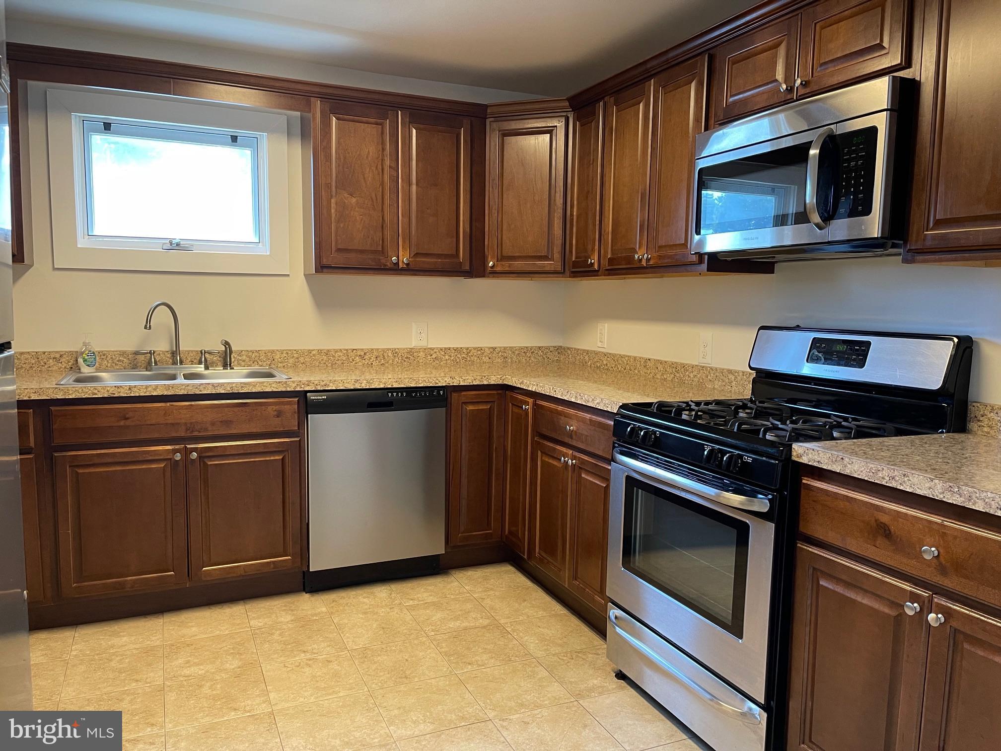 241 E Street Carneys Point, NJ 08069 - Photo 21 of 29