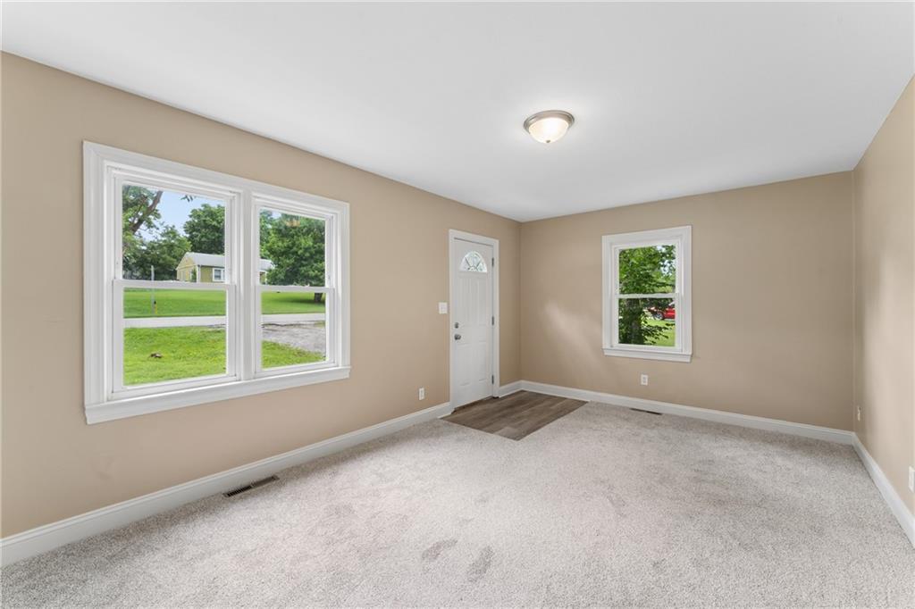 2811 South Northern Boulevard Independence, MO 64052 - Photo 7 of 44