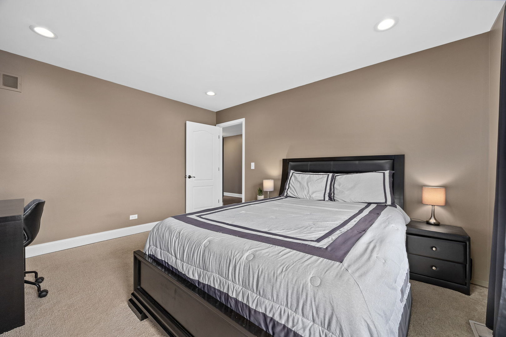 1680 Logan Street Roselle, IL 60172 - Photo 24 of 49