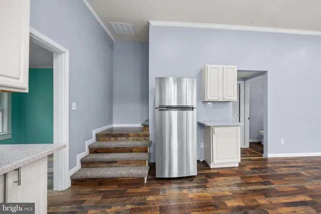a view of a yard with a house and a tree