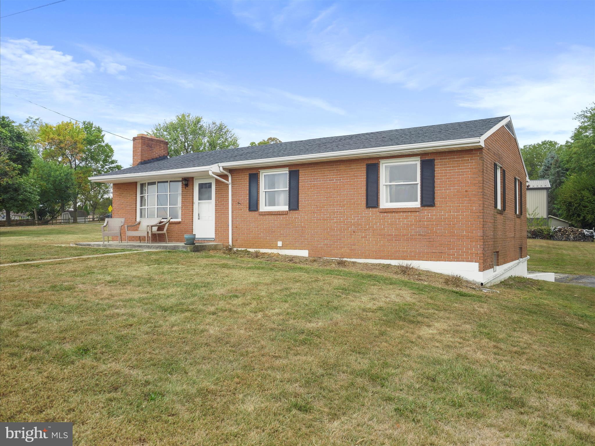 15621 Oak Road Waynesboro, PA 17268 - Photo 2 of 29 Gallery Image 2