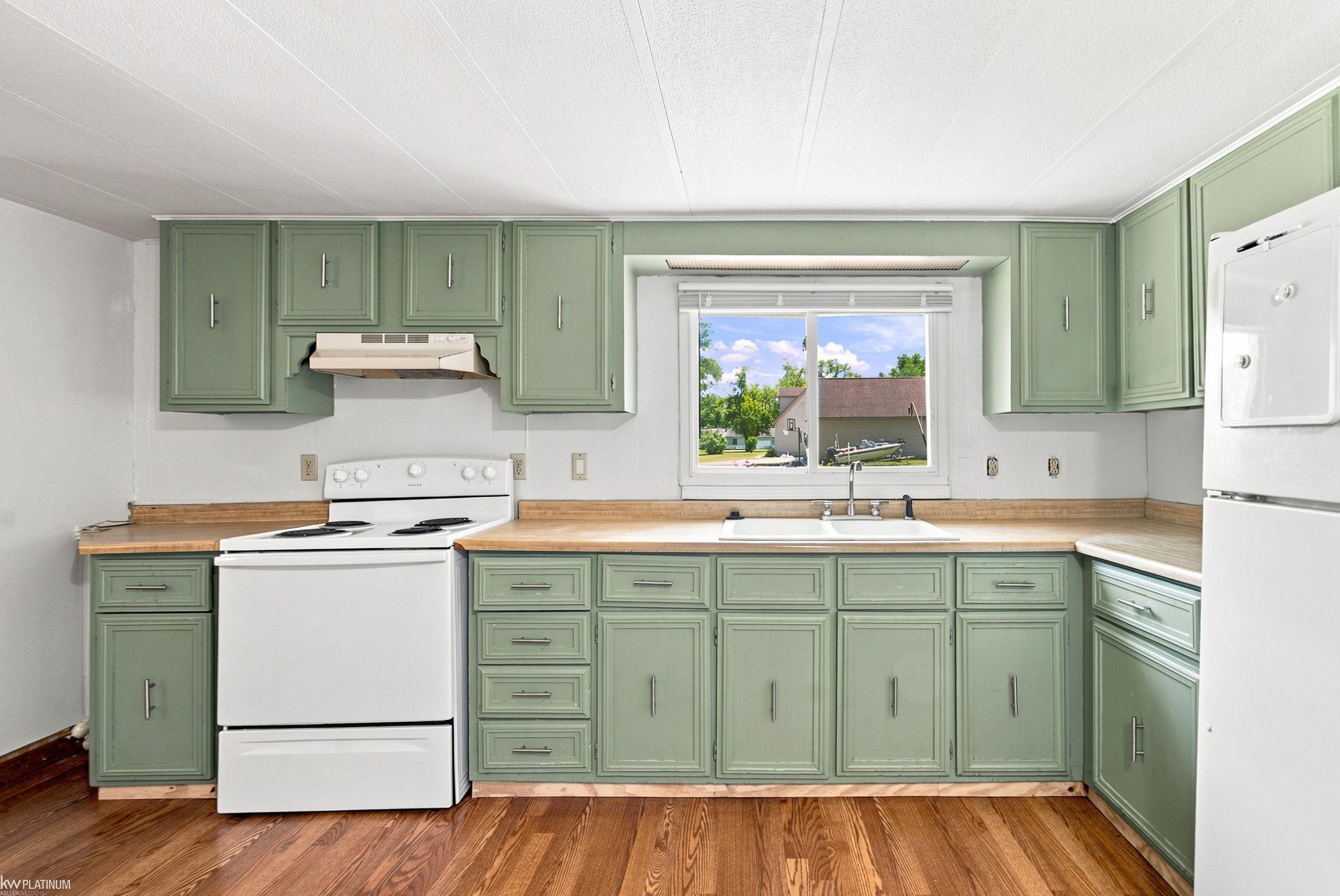 5469 Parker Road Fort Gratiot, MI 48059 - Photo 13 of 32