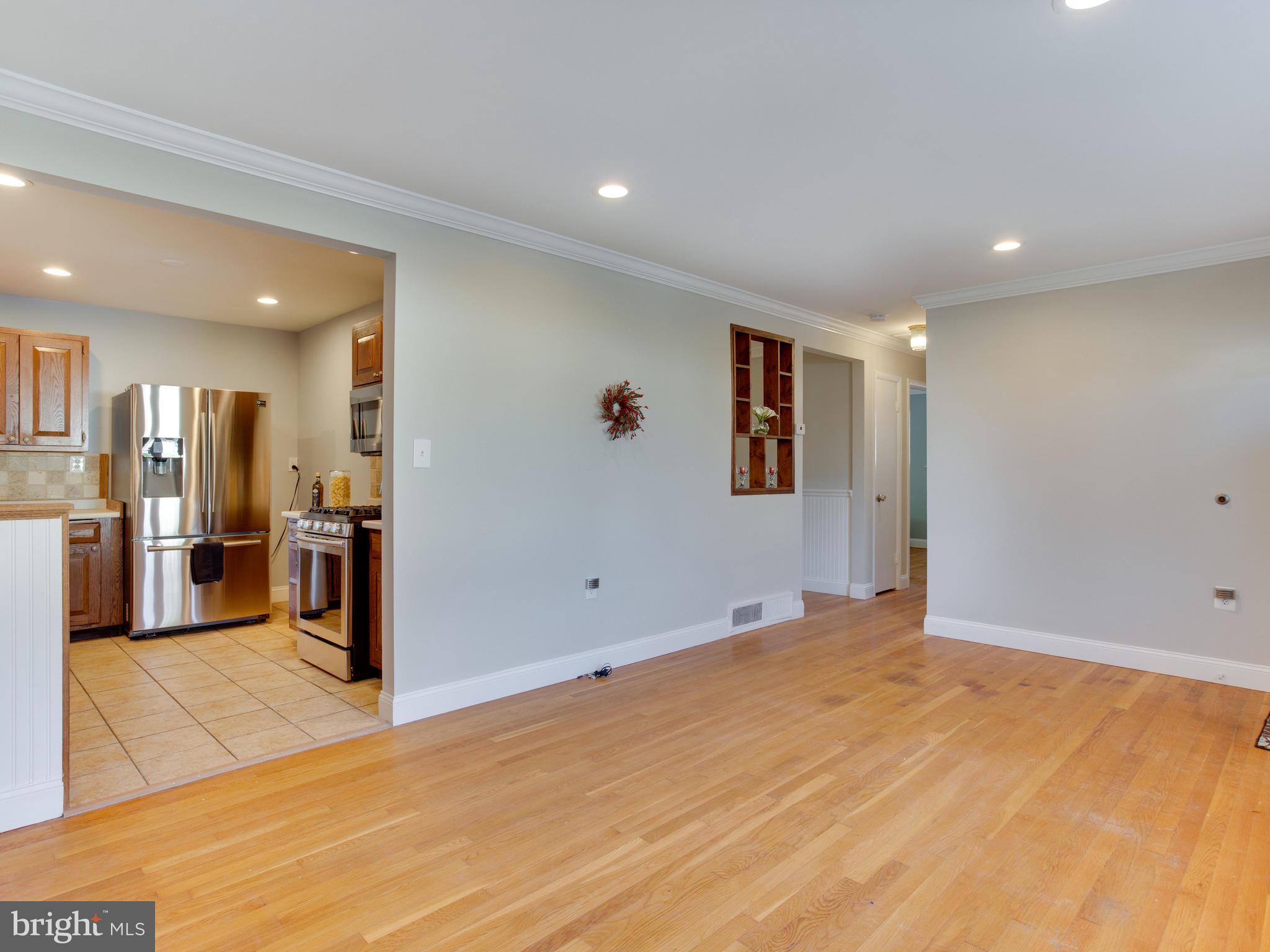 21 Millgate Road Owings Mills, MD 21117 - Photo 8 of 44 Living- Nothing to do but move in!