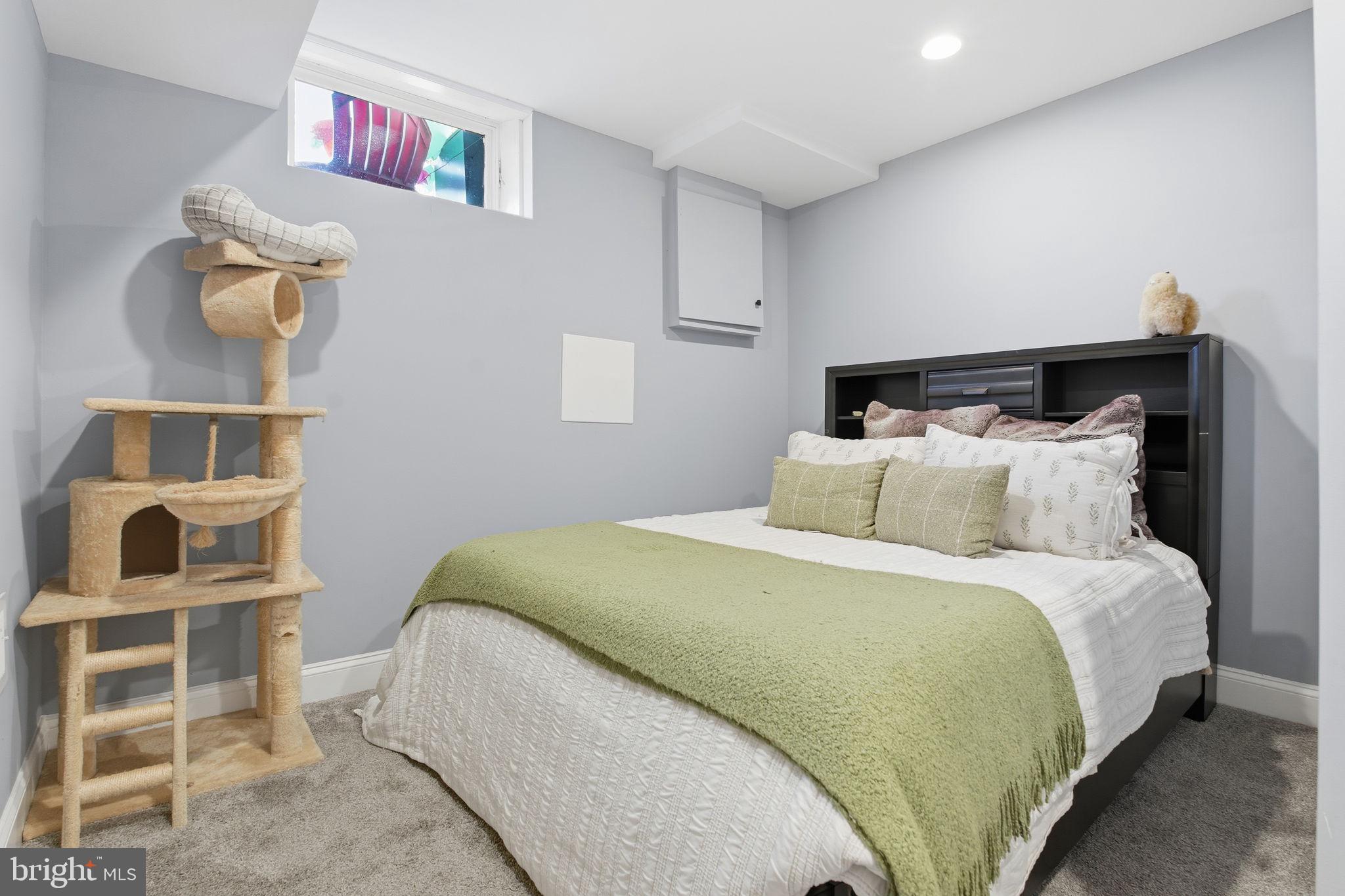 236 South Clinton Street Baltimore, MD 21224 - Photo 24 of 34 a bedroom with a bed and a window