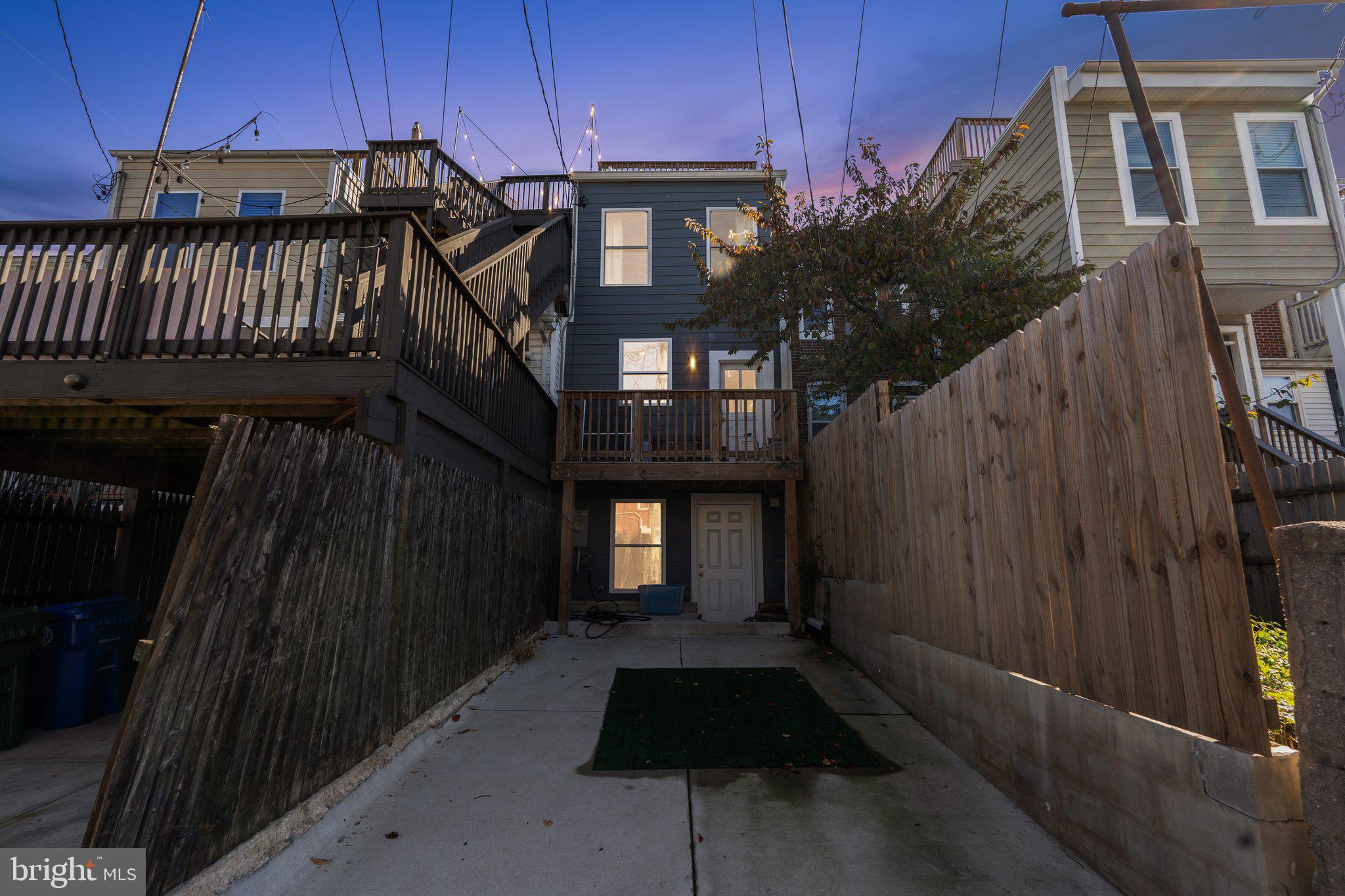 236 South Clinton Street Baltimore, MD 21224 - Photo 33 of 34 a view of a house with a small yard