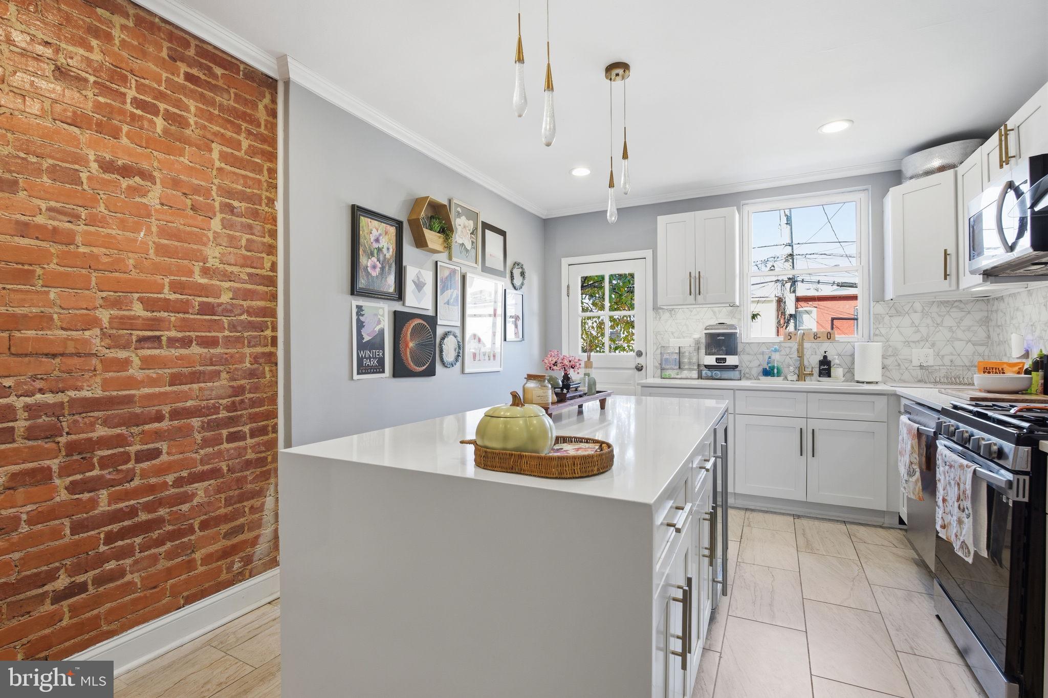 236 South Clinton Street Baltimore, MD 21224 - Photo 5 of 34