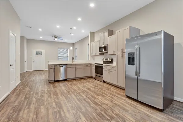 $1,800 | 21 Latham Street, Unit D, Houston, TX 77011