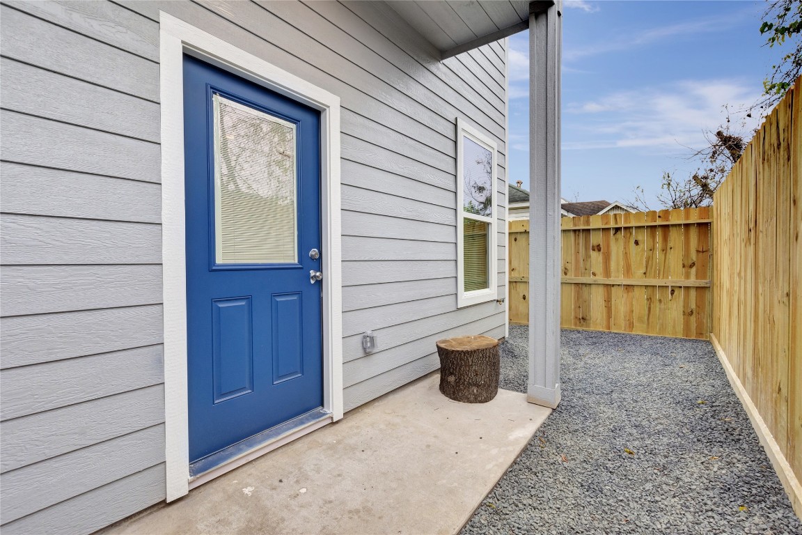 21 Latham Street, Unit D Houston, TX 77011 - Photo 7 of 8 a view of front door of house