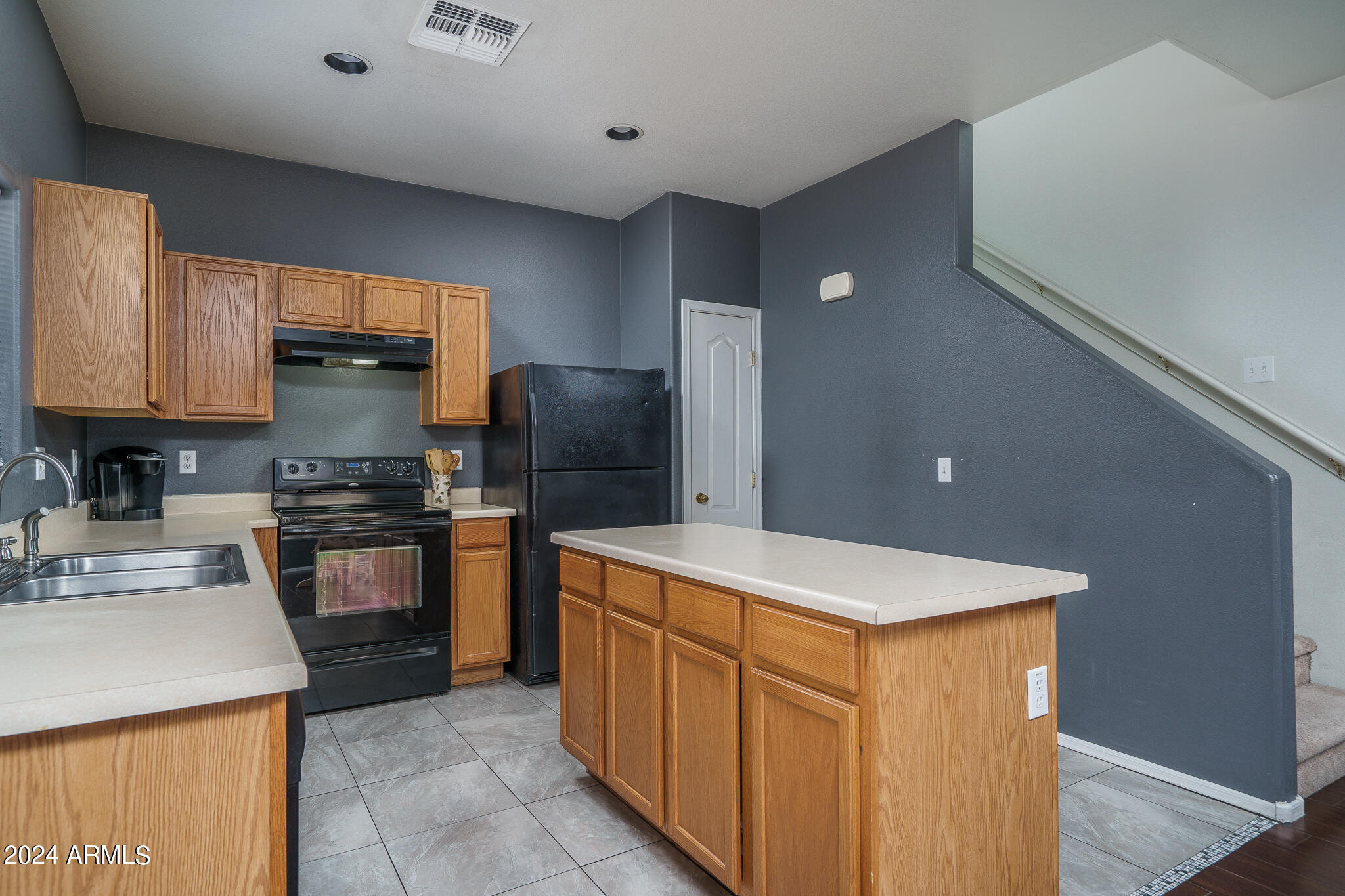 6414 West Harwell Road Laveen, AZ 85339 - Photo 7 of 24 7) KITCHEN