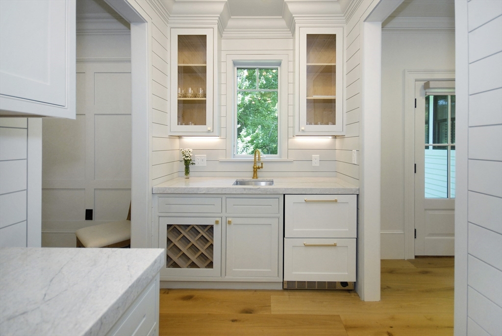 11 Williams Road Concord, MA 01742 - Photo 12 of 42 a bathroom with a sink a vanity and a bathtub