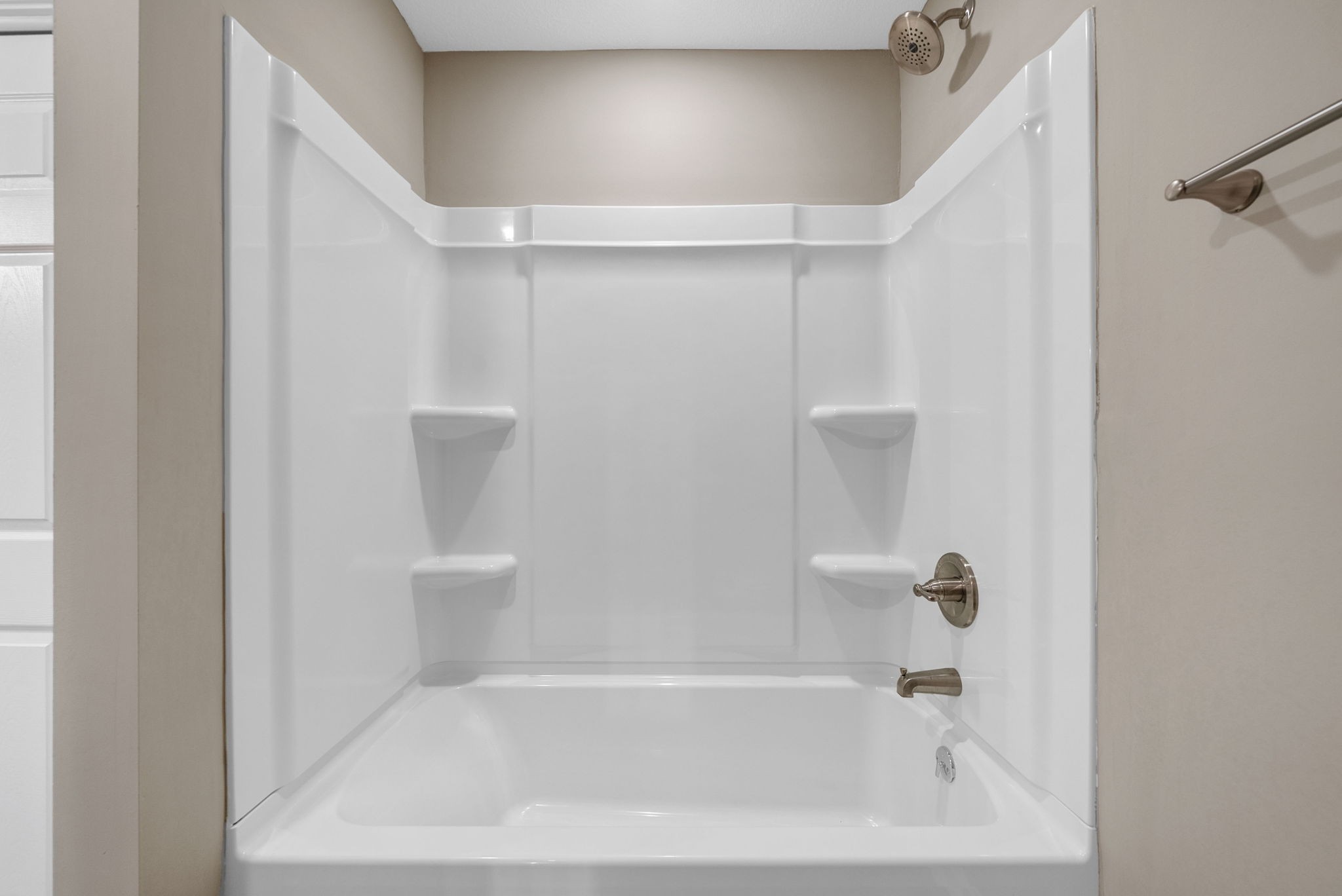 138 Walker Ridge Road Big Rock, TN 37023 - Photo 30 of 42 a bathroom with a bathtub