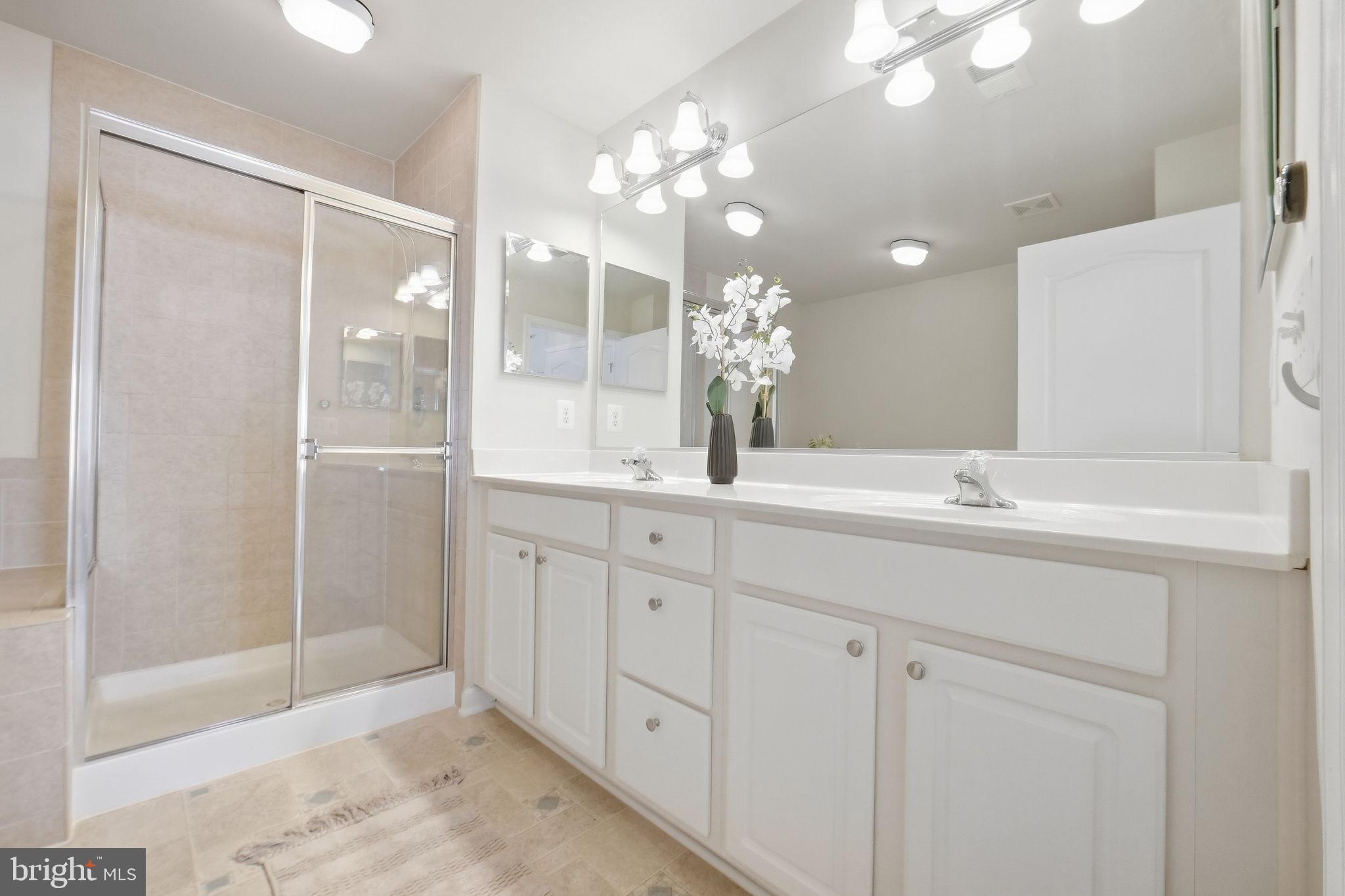 2212 Highfly Terrace, Unit 2212 Silver Spring, MD 20902 - Photo 24 of 41 Primary en-suite