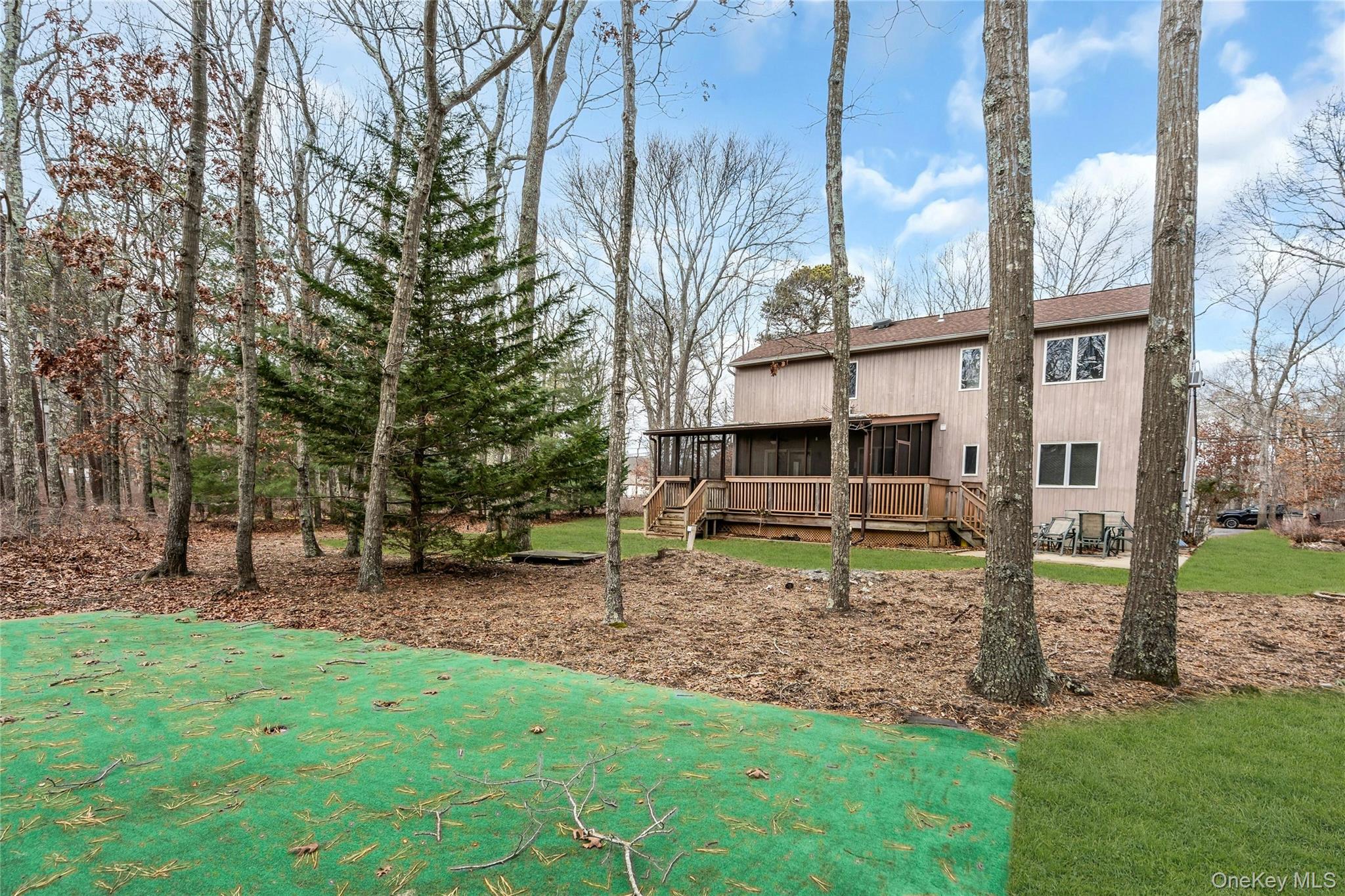 23 Bellows Terrace Hampton Bays, NY 11946 - Photo 29 of 31 a backyard of a house with lots of green space