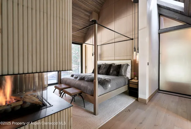 a view of a house with backyard and porch