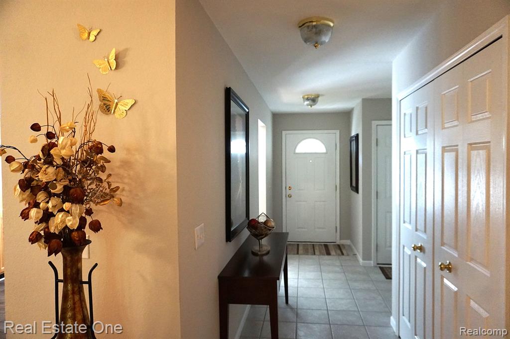 1016 Curzon Street Howell, MI 48843 - Photo 2 of 34 Gallery Image 2