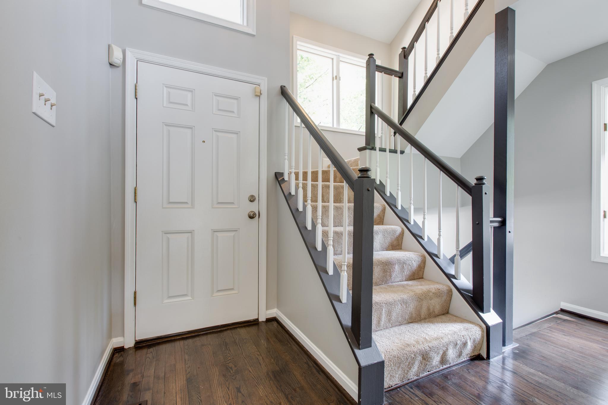 5197 Columbia Road, Unit 952 Columbia, MD 21044 - Photo 5 of 39 Foyer