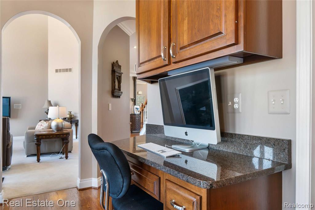 2018 Hickory Trail Drive Rochester Hills, MI 48309 - Photo 23 of 60