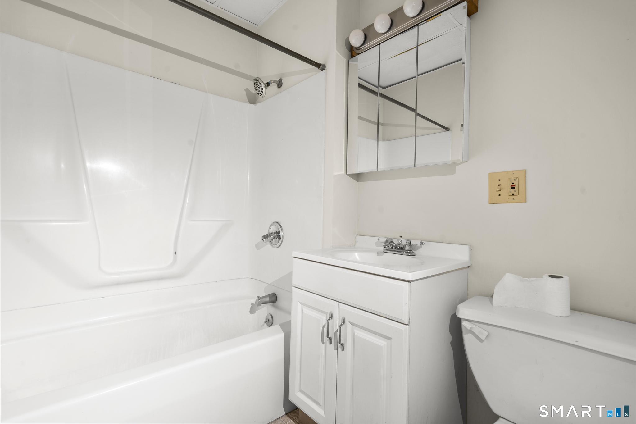 985 Bank Street Waterbury, CT 06708 - Photo 18 of 38