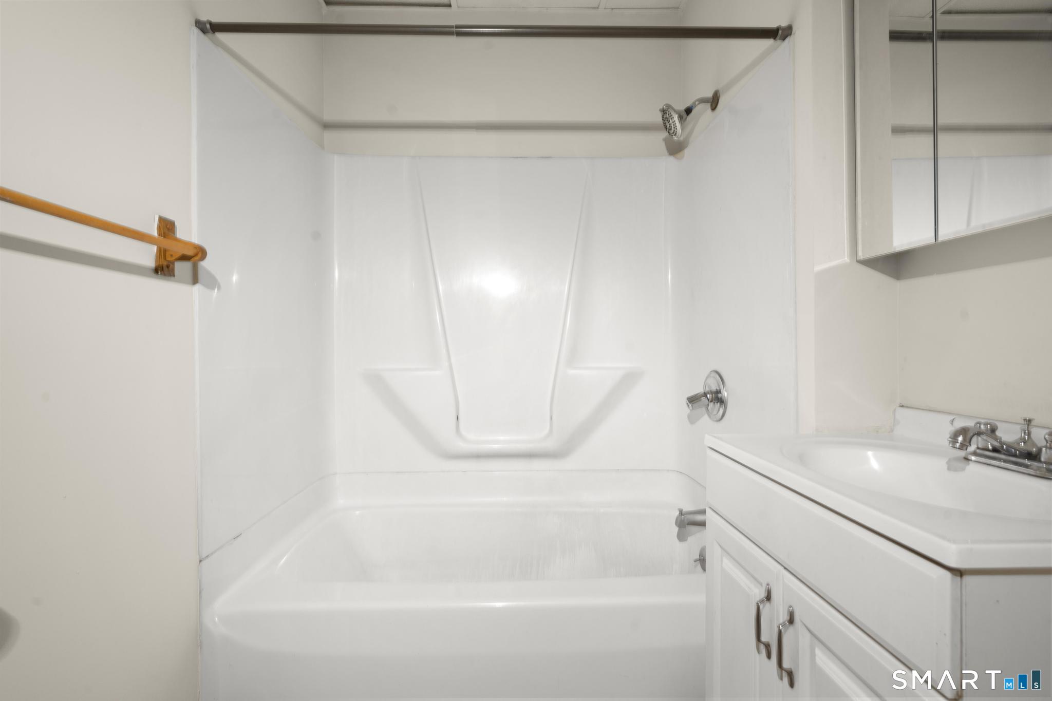 985 Bank Street Waterbury, CT 06708 - Photo 19 of 38