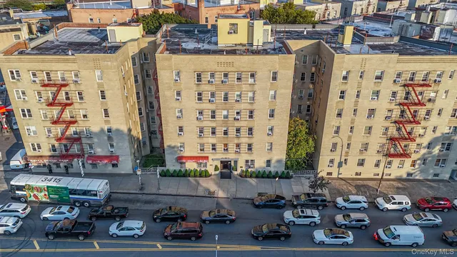 a picture of car parked in front of building