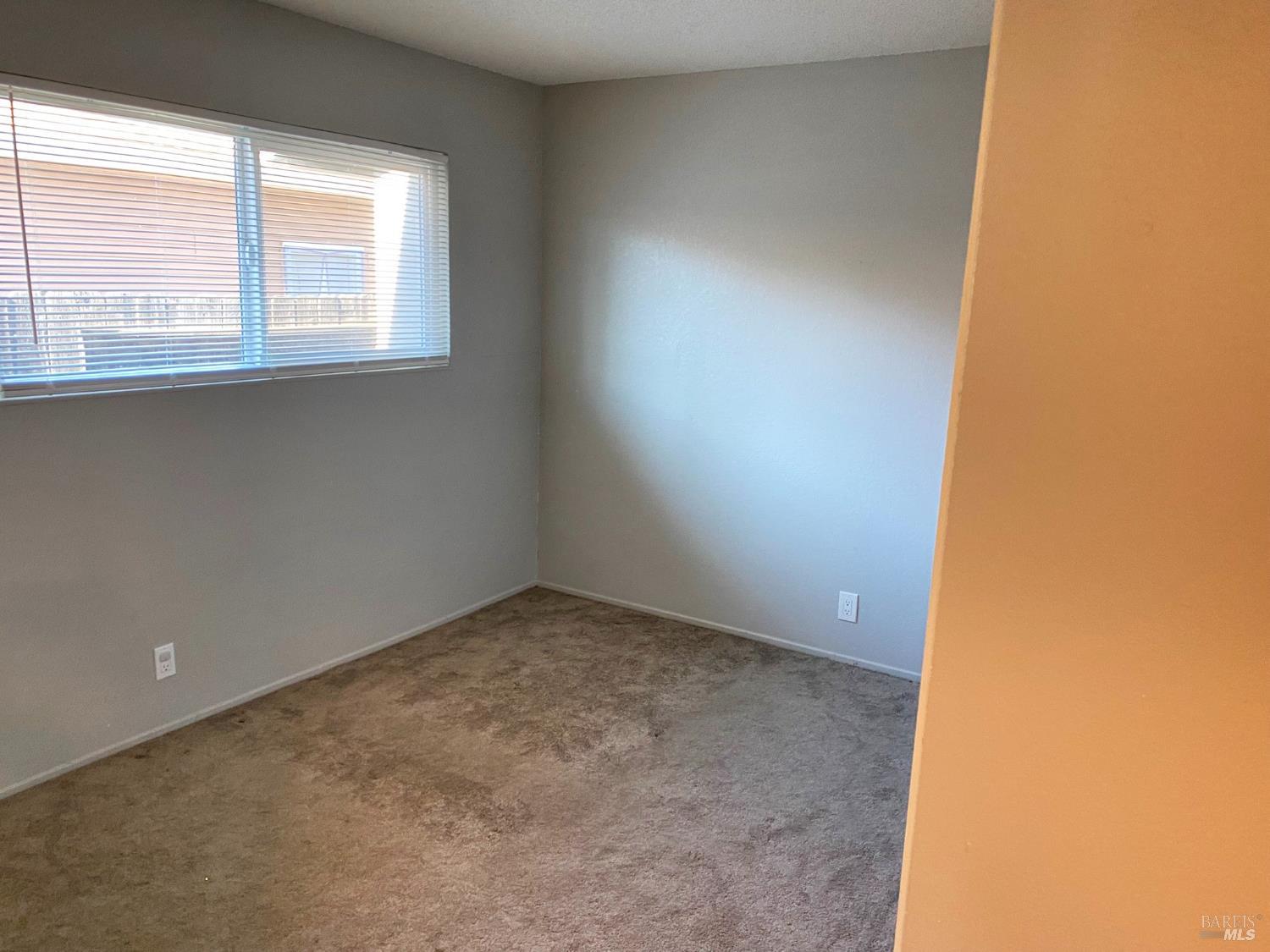 849 Finch Way Fairfield, CA 94533 - Photo 14 of 26 an empty room with a window