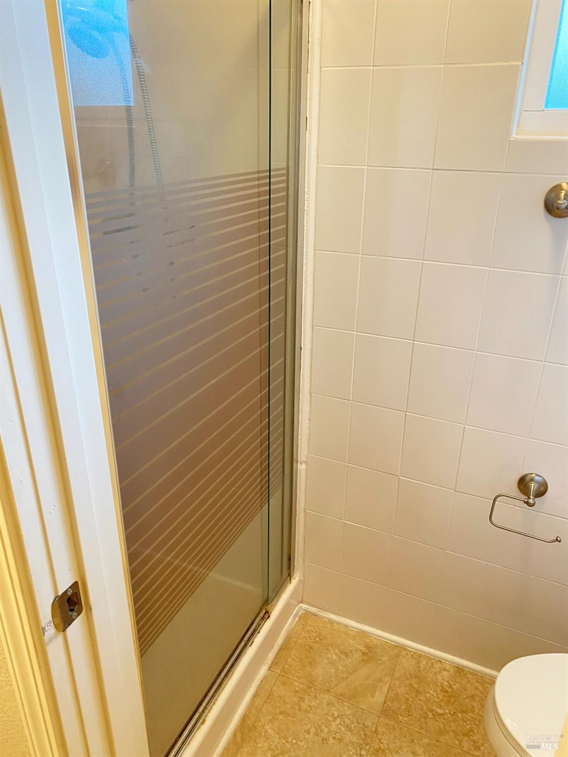 849 Finch Way Fairfield, CA 94533 - Photo 18 of 26 a bathroom with a shower