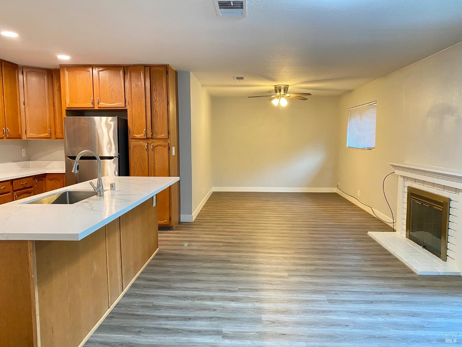 849 Finch Way Fairfield, CA 94533 - Photo 7 of 26 a kitchen with sink a microwave and cabinets