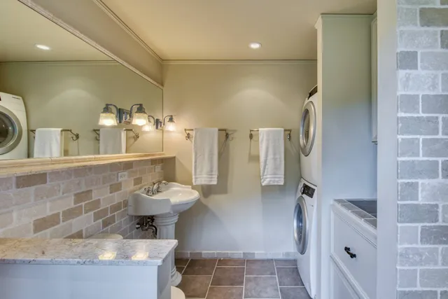 $32,000 | 947 Springs Fireplace Road, East Hampton, NY 11937