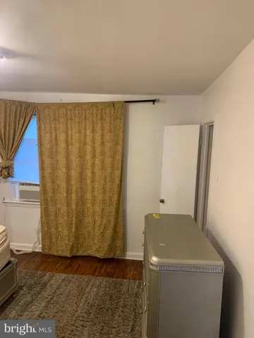 a view of utility room