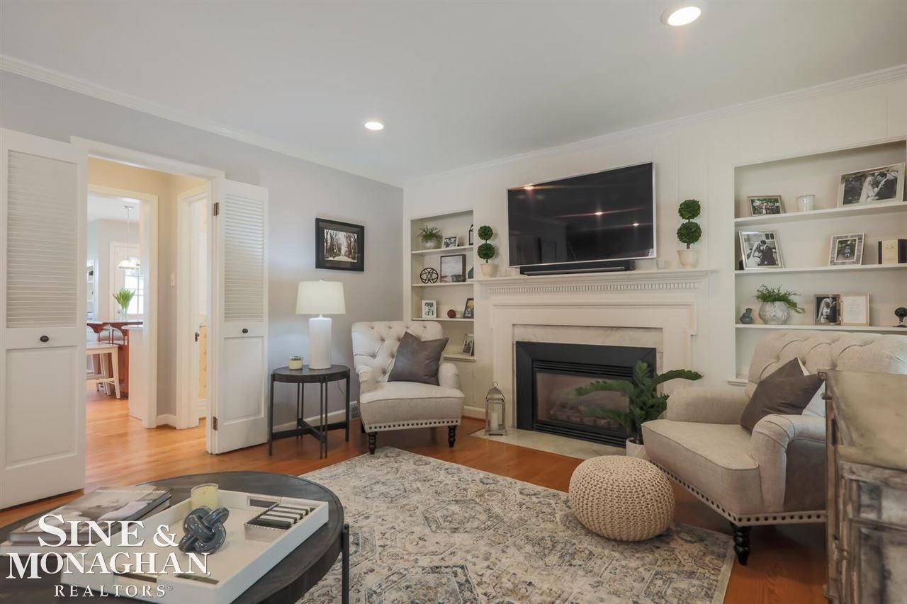 304 Merriweather Road Grosse Pointe, MI 48236 - Photo 8 of 40 50076428-7.JPG