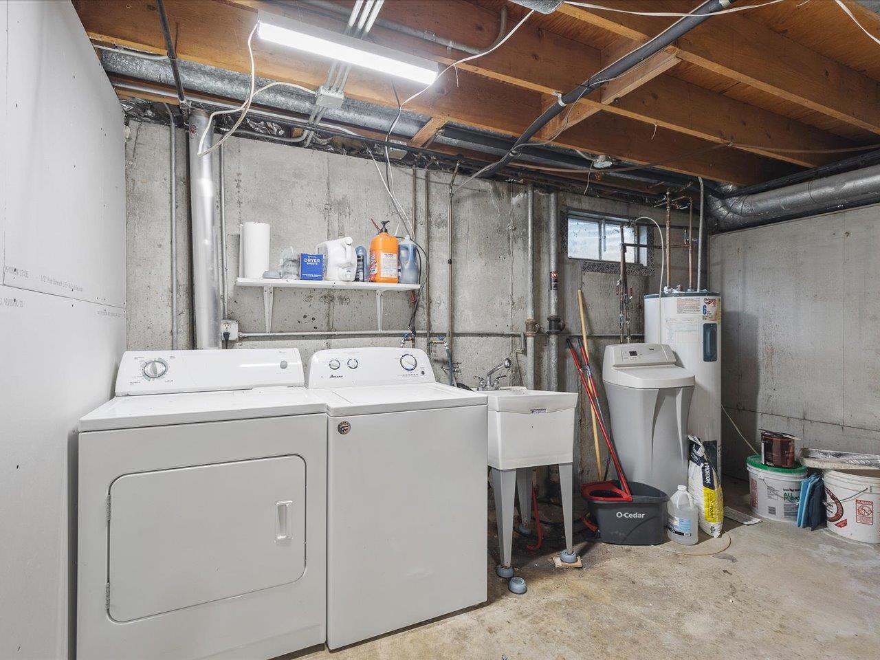 4821 Danforth Drive Rockford, IL 61114 - Photo 16 of 28 a utility room with dryer and washer