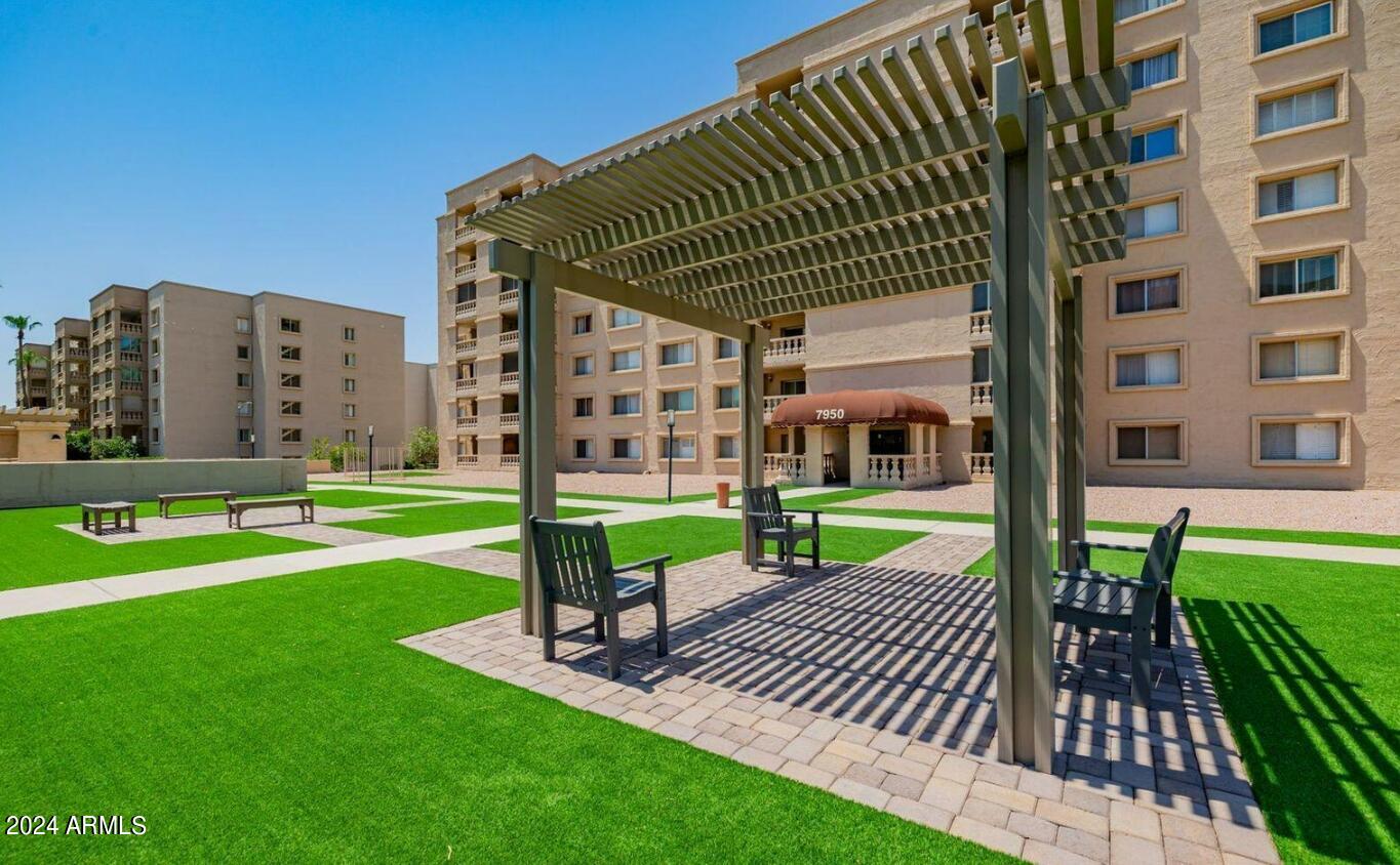 7950 East Camelback Road, Unit 111 Scottsdale, AZ 85251 - Photo 20 of 30 7950 Front Courtyard