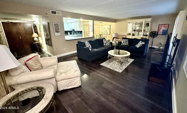 $2,400 | 7950 East Camelback Road, Unit 111, Scottsdale, AZ 85251