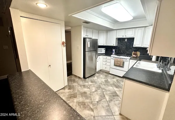 $2,400 | 7950 East Camelback Road, Unit 111, Scottsdale, AZ 85251