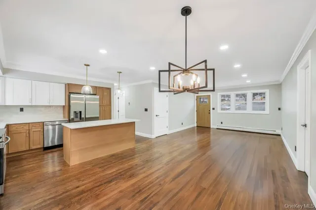 $725,000 | 46 Ellen Place, Kings Park, NY 11754