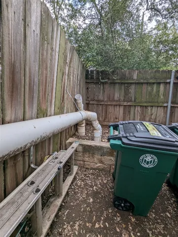 a view of a utility room